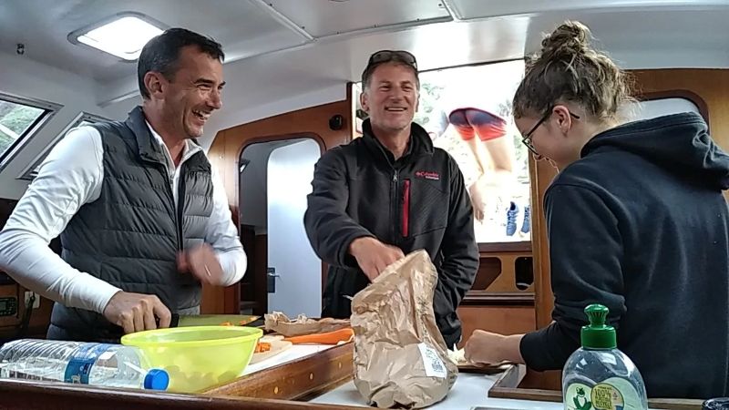 Croisière privatisée Bretagne cuisine à bord