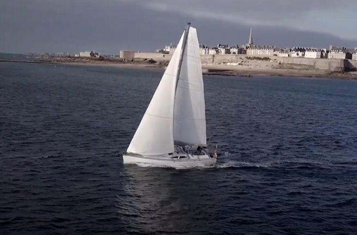 skippered yacht charter voiliet Pytheas Saint-Malo Intramuros