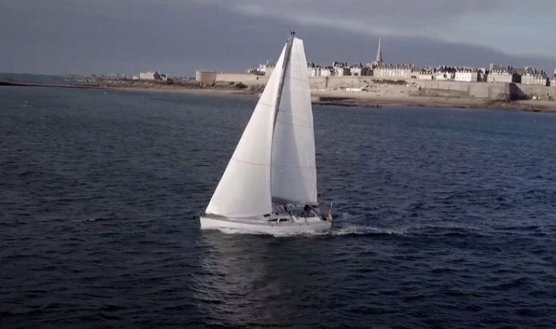 skippered yacht charter voiliet Pytheas Saint-Malo Intramuros